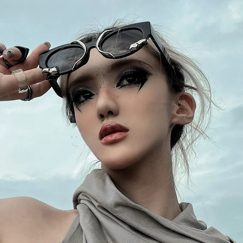 1pc Retro Small Frame Three-Dimensional Snake Y2k Spicy Girl Personality Street Photo Trend Men And Women'S Sunglasses Shades